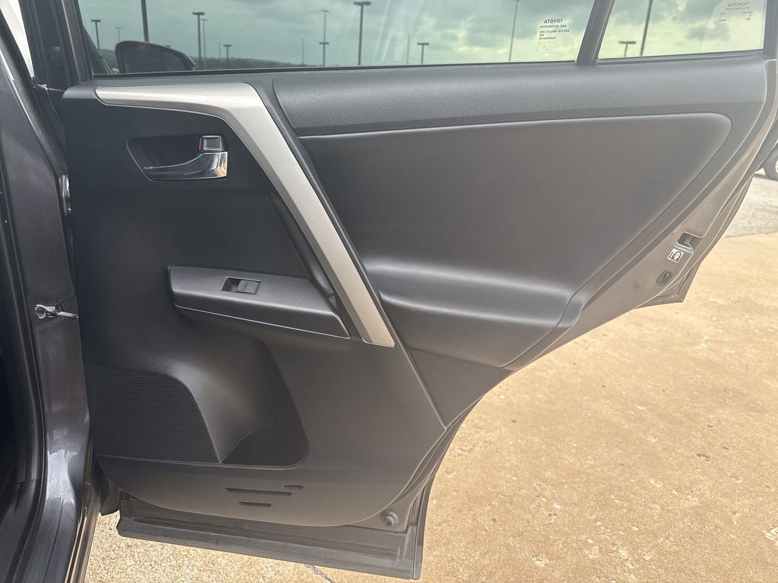 Used 2018 Toyota RAV4 XLE FWD image 26