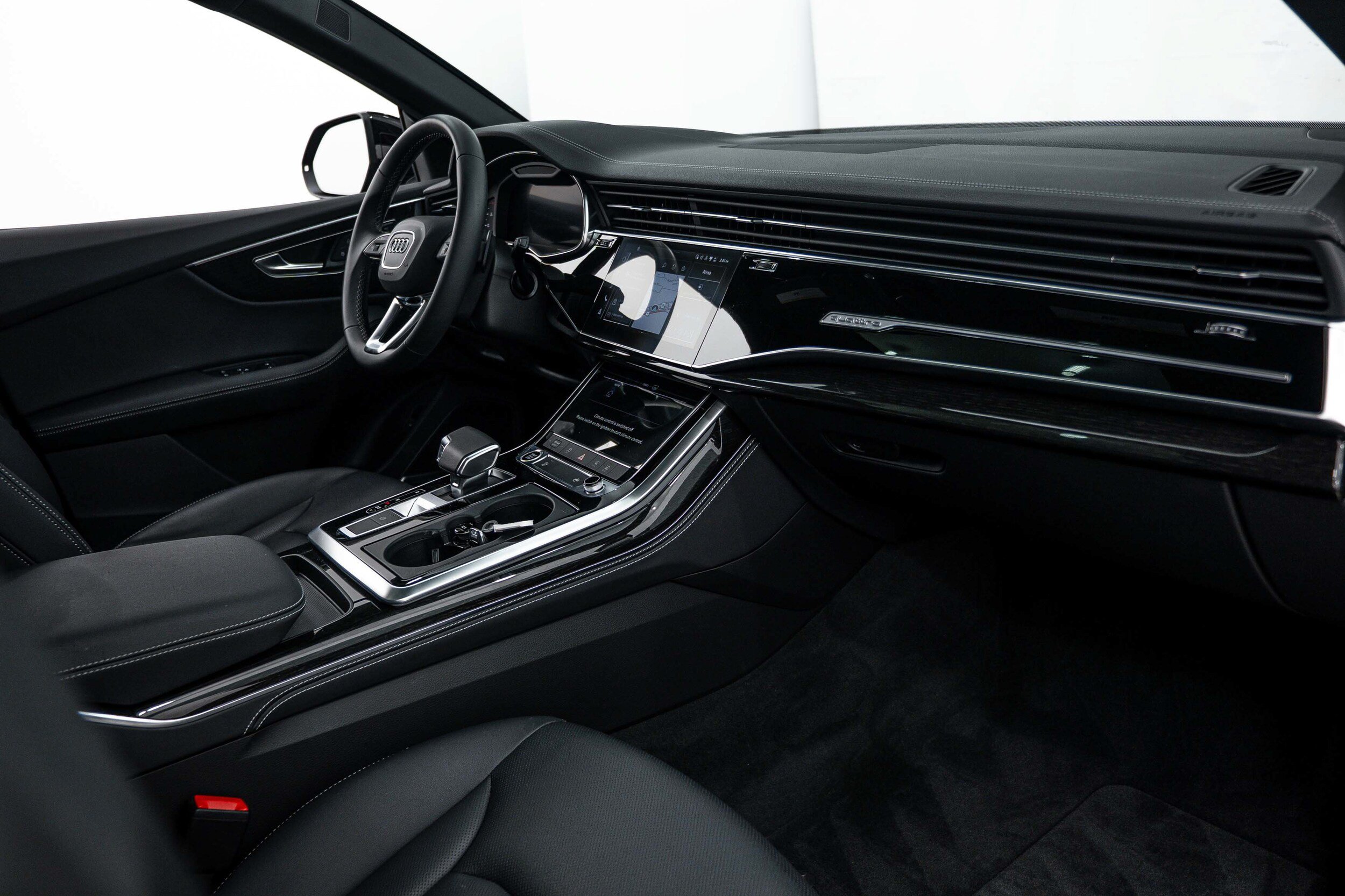 Certified 2025 Audi Q8 Premium Plus w/ Premium Plus Package AWD/4WD image 8