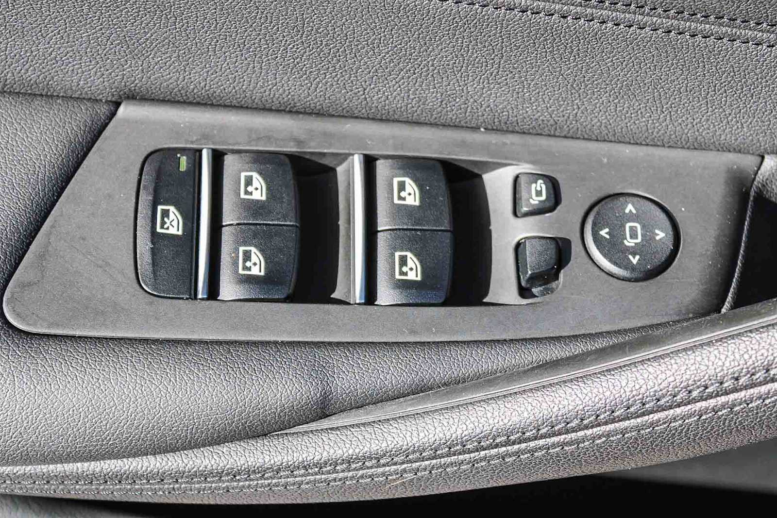 Used 2019 BMW 530e xDrive w/ Convenience Package AWD/4WD image 20