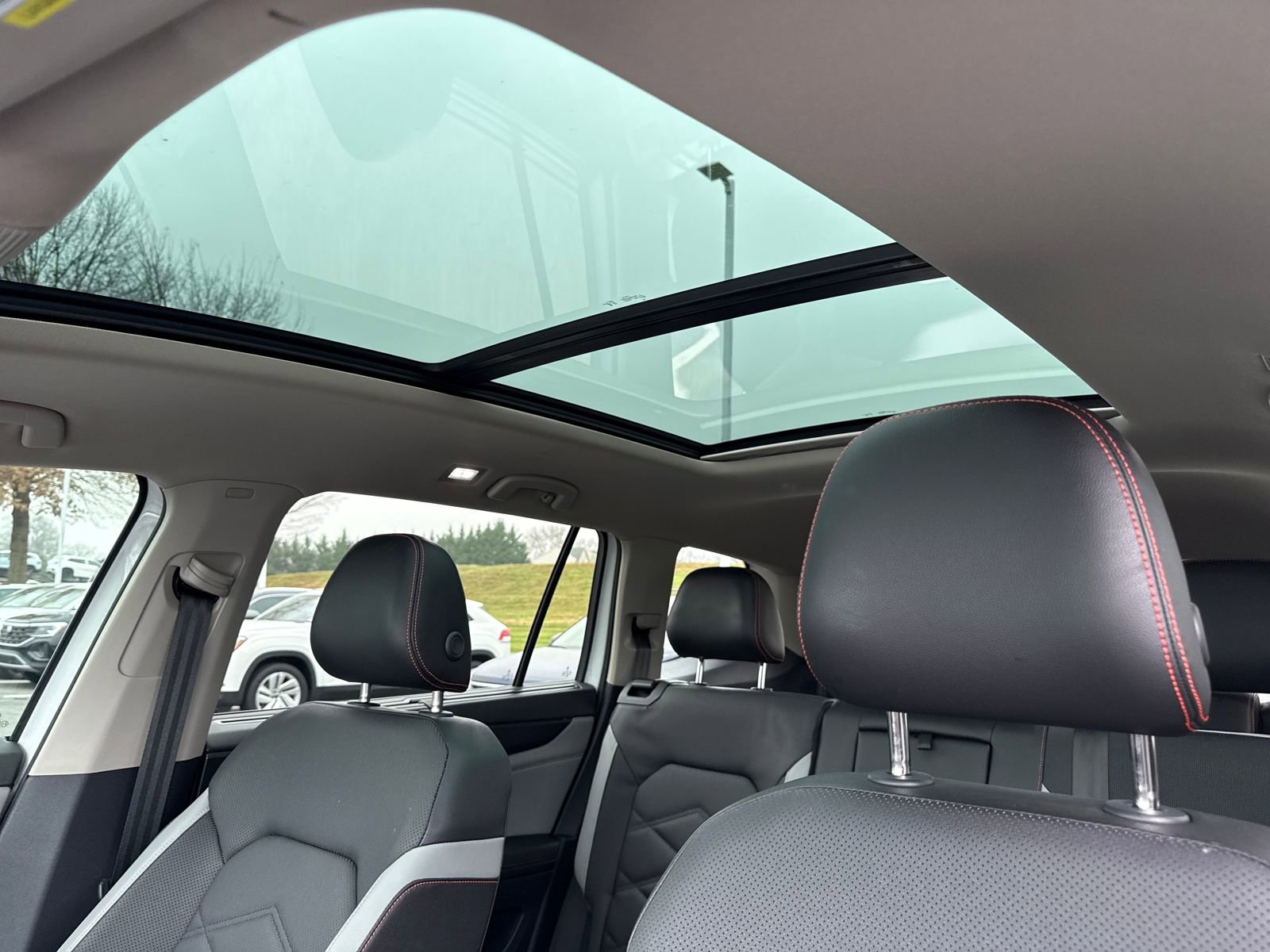 Used 2024 Volkswagen Atlas Peak Edition SE image 21