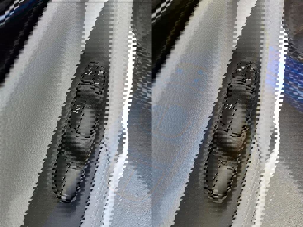 Used 2022 Nissan Rogue Sport SL image 9