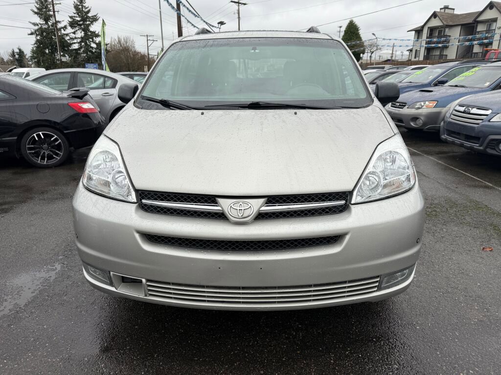 Used 2005 Toyota Sienna XLE Limited image 2