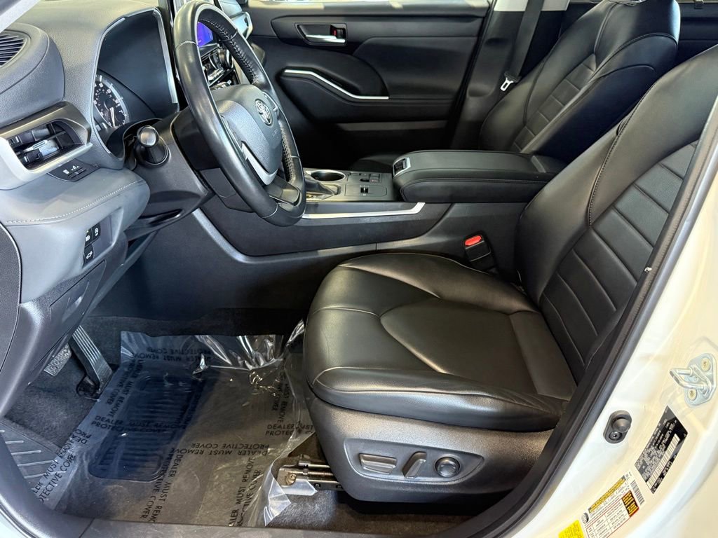Certified 2023 Toyota Highlander XLE image 20