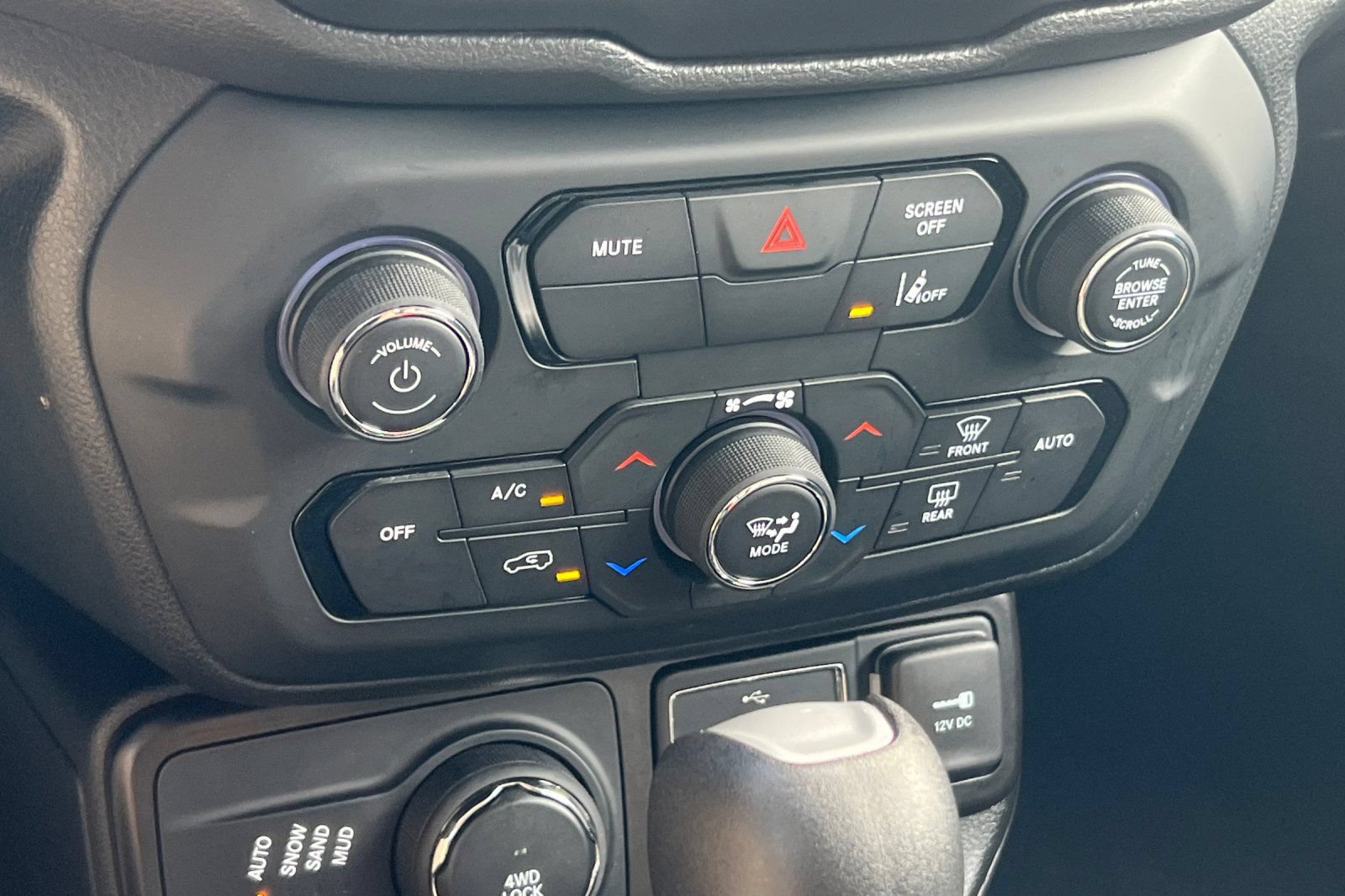Used 2023 Jeep Renegade Latitude AWD/4WD image 26