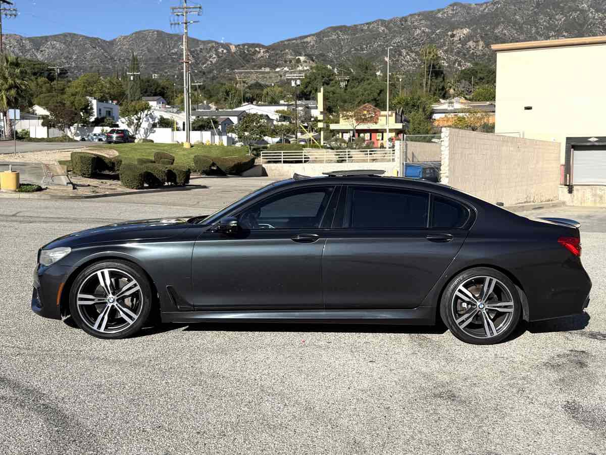 Used 2017 BMW 740i image 4