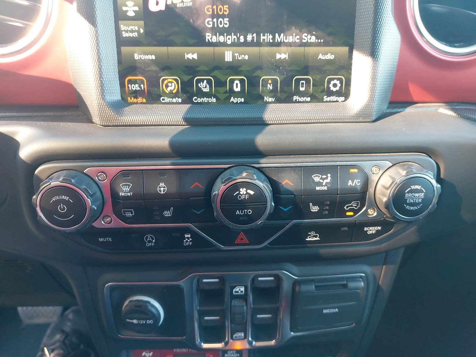 Used 2023 Jeep Gladiator Rubicon w/ LED Lighting Group AWD/4WD image 21