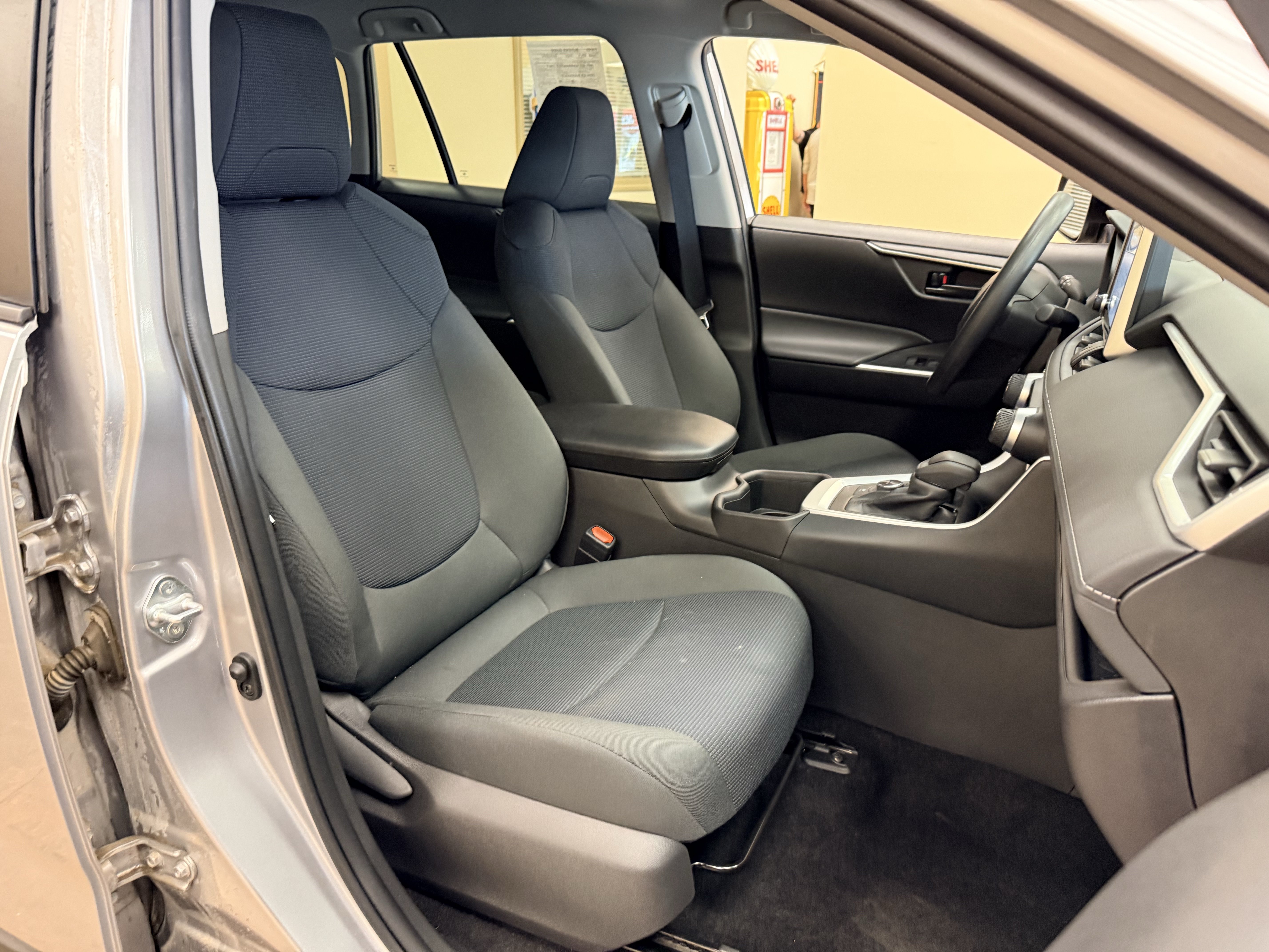 Used 2024 Toyota RAV4 LE AWD/4WD image 23