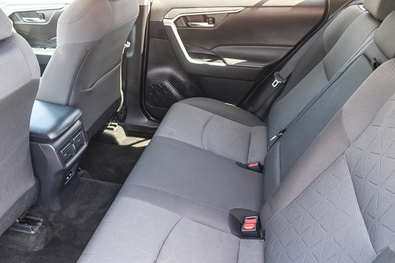 Used 2022 Toyota RAV4 XLE w/ Convenience Package image 19