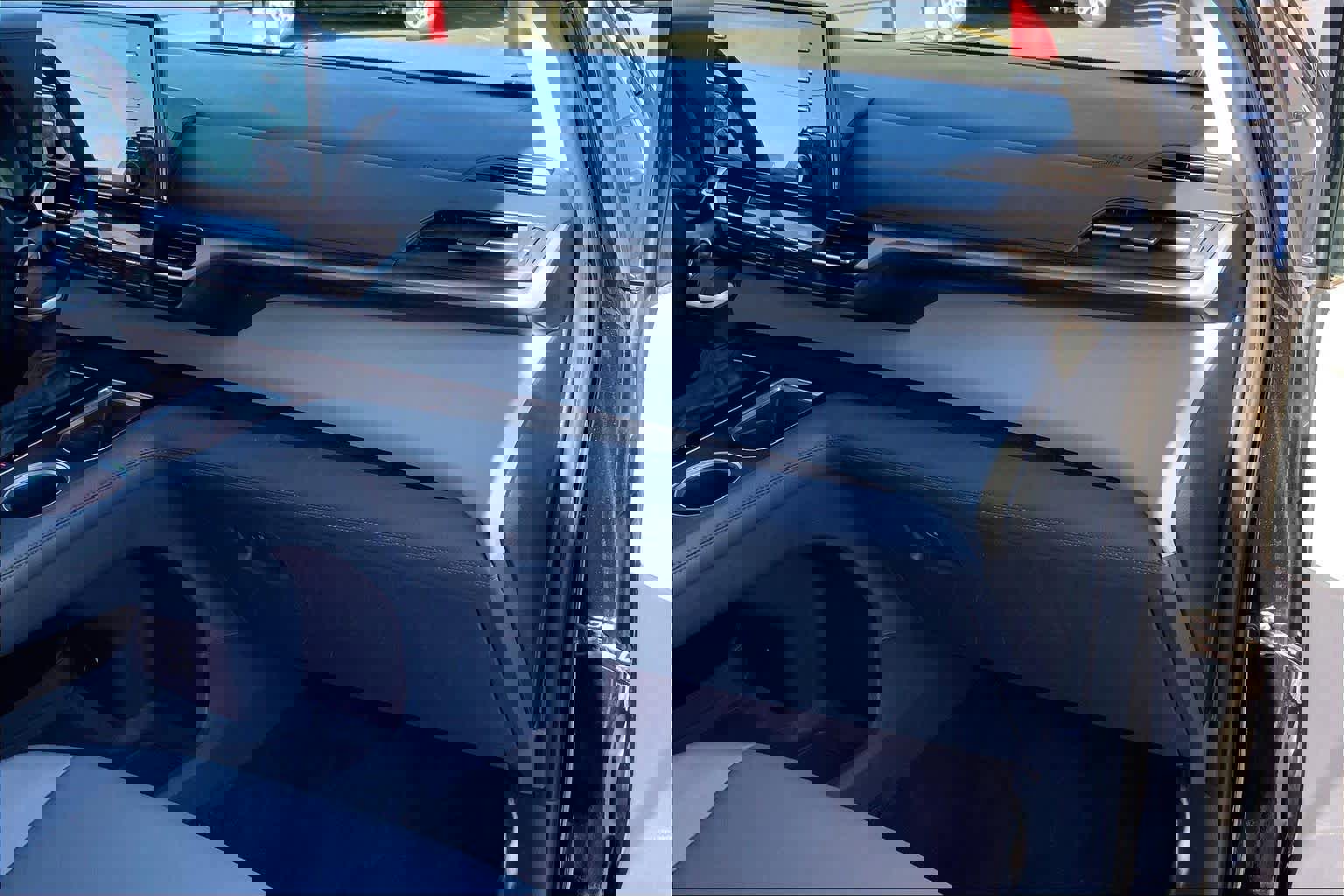 Used 2023 Toyota Sienna XLE image 18