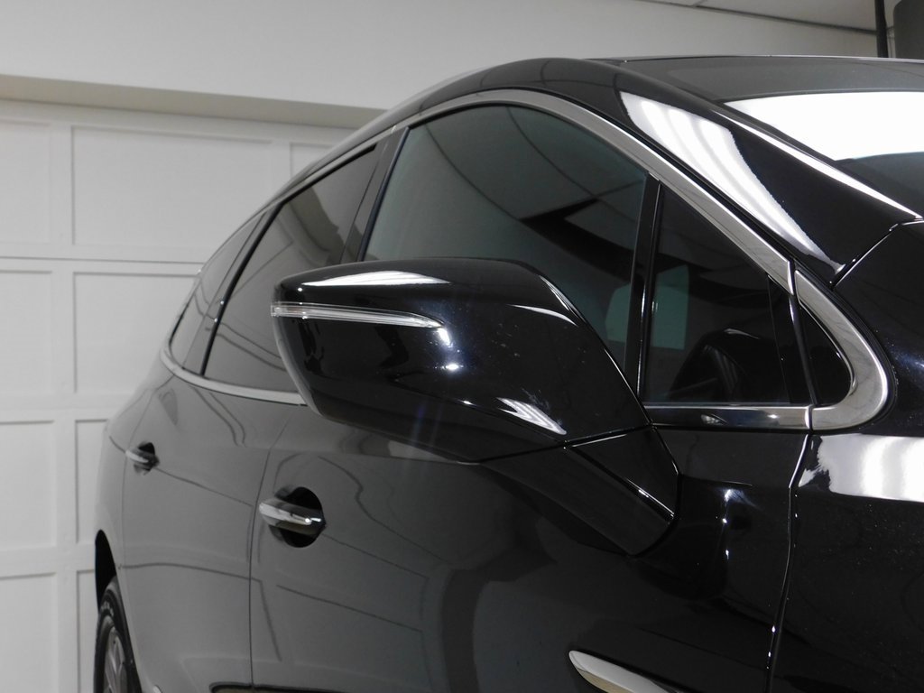 Used 2024 Buick Enclave Essence image 9