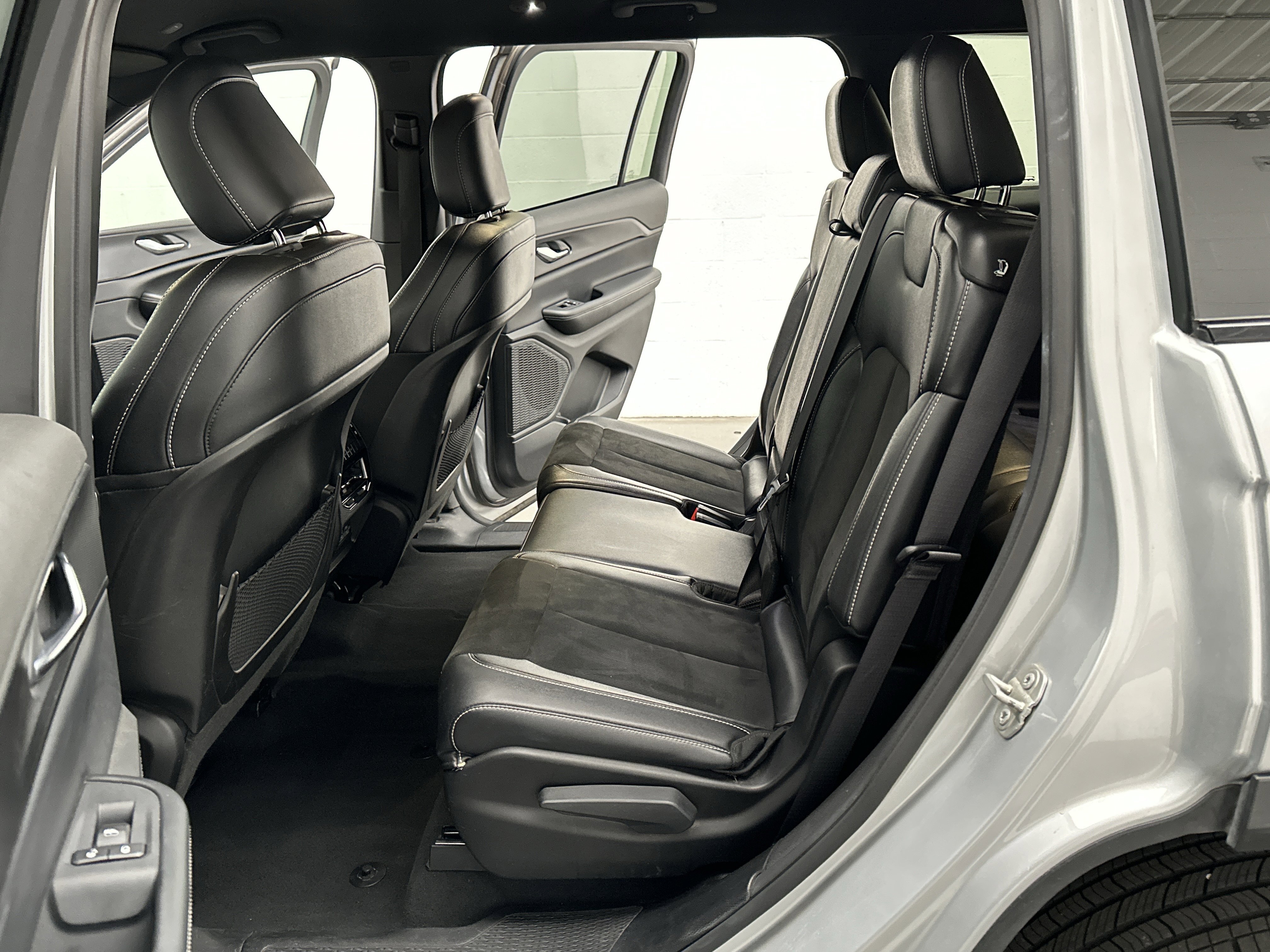 Used 2024 Jeep Grand Cherokee L Laredo image 21