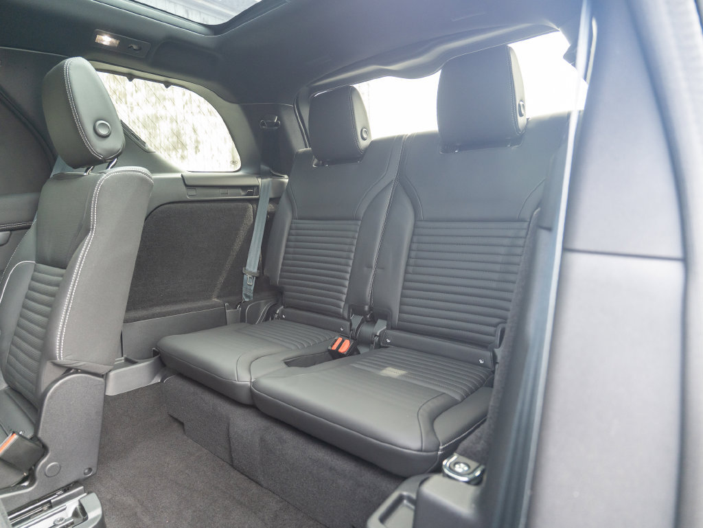 Used 2024 Land Rover Discovery Dynamic SE AWD/4WD image 36