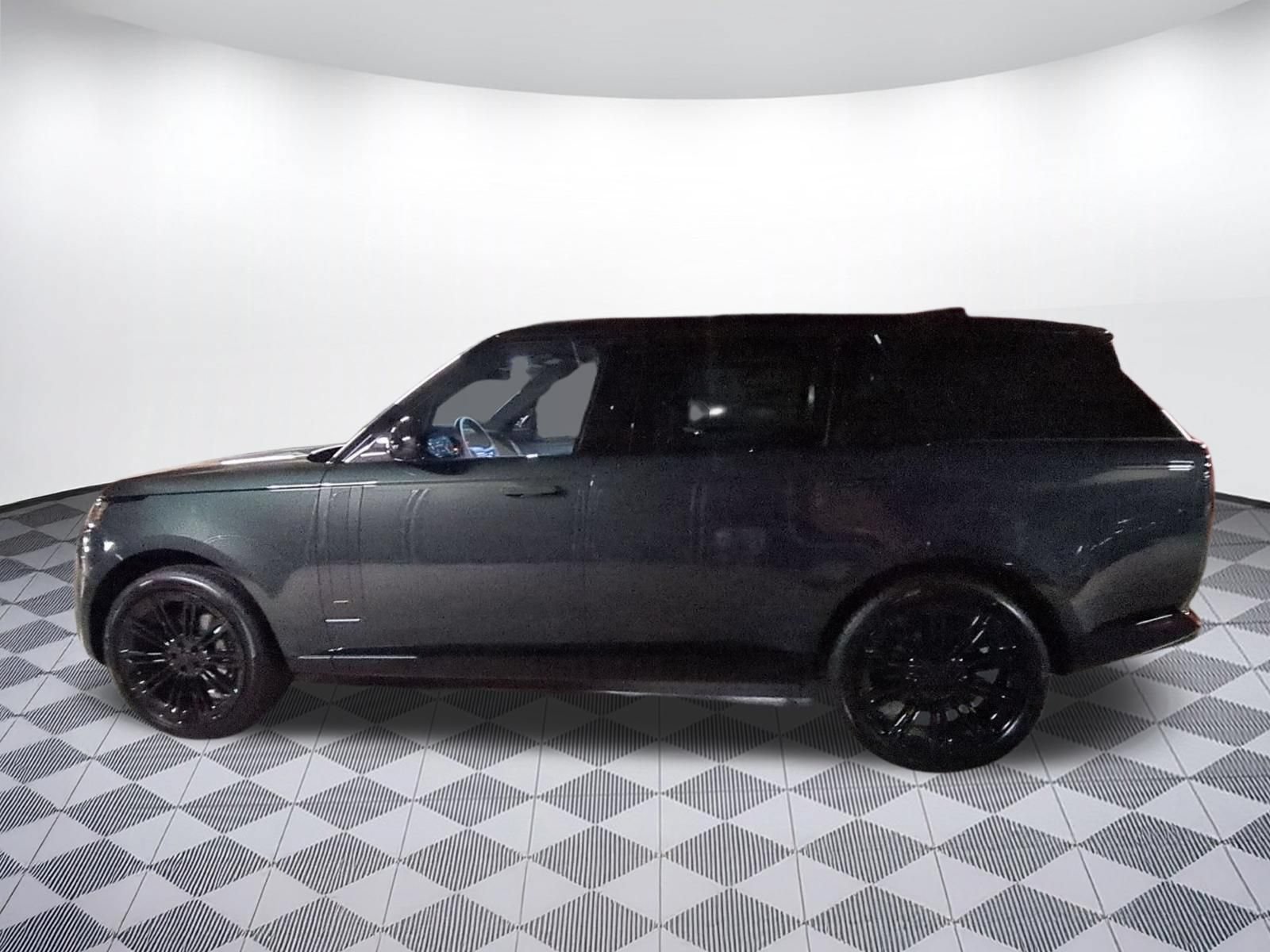 New 2026 Land Rover Range Rover Long Wheelbase SE AWD/4WD image 2