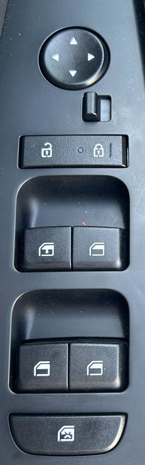 Used 2025 Kia Sportage LX image 6