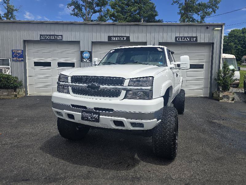 Used 2004 Chevrolet Silverado 2500 LT AWD/4WD image 2