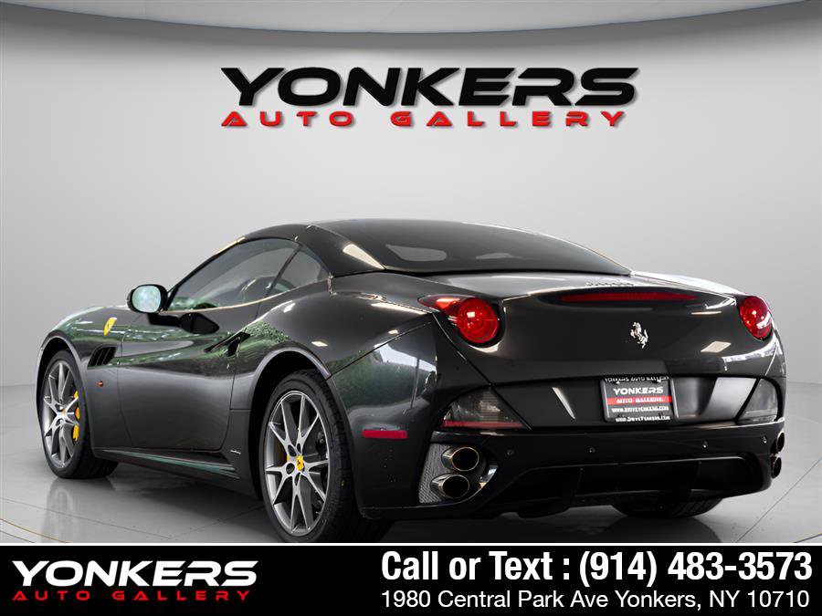 Used 2010 Ferrari California RWD image 11