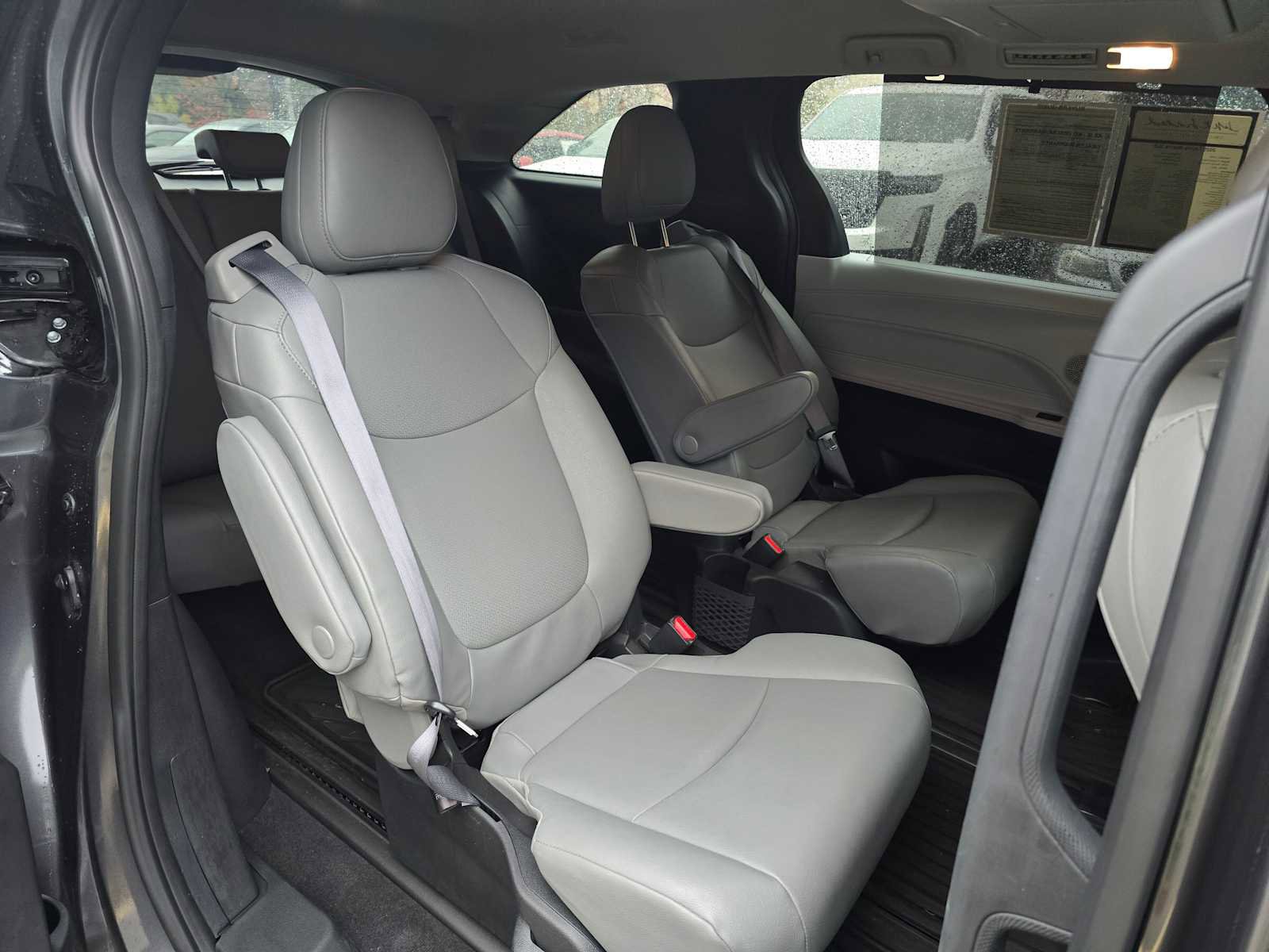 Used 2025 Toyota Sienna XLE image 13