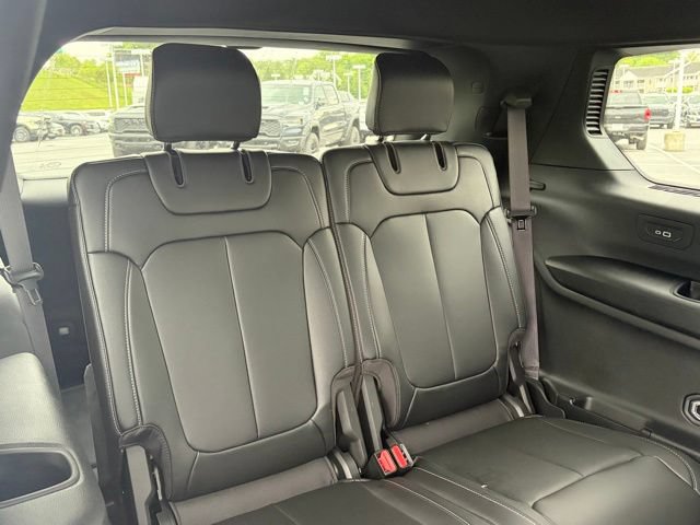 New 2026 Jeep Grand Cherokee L Limited w/ Limited Altitude Package AWD/4WD image 33