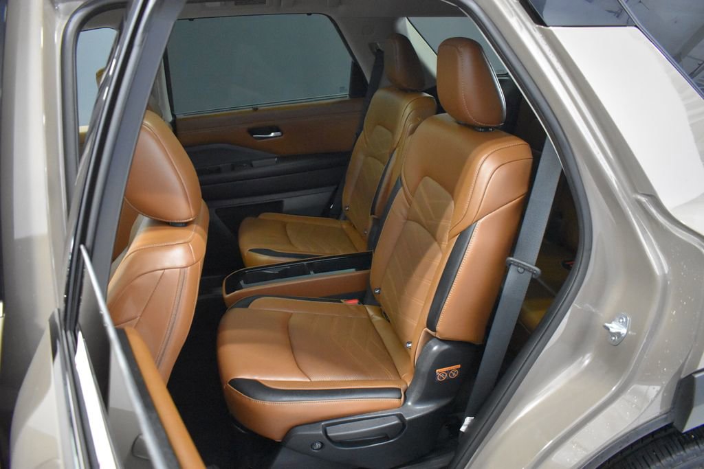Certified 2023 Nissan Pathfinder Platinum AWD/4WD image 34