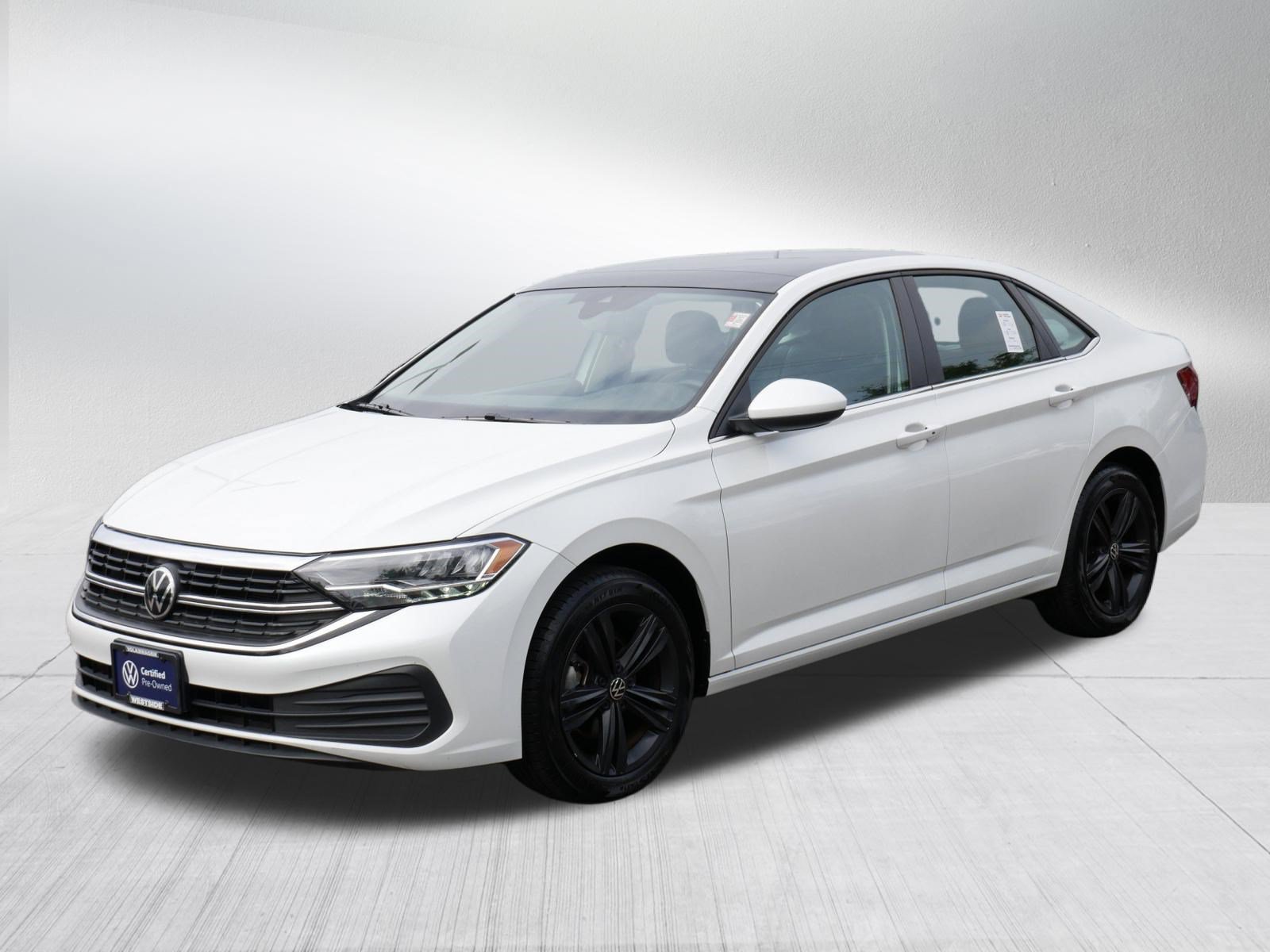 Certified 2023 Volkswagen Jetta SE w/ Panoramic Sunroof Package FWD image 3