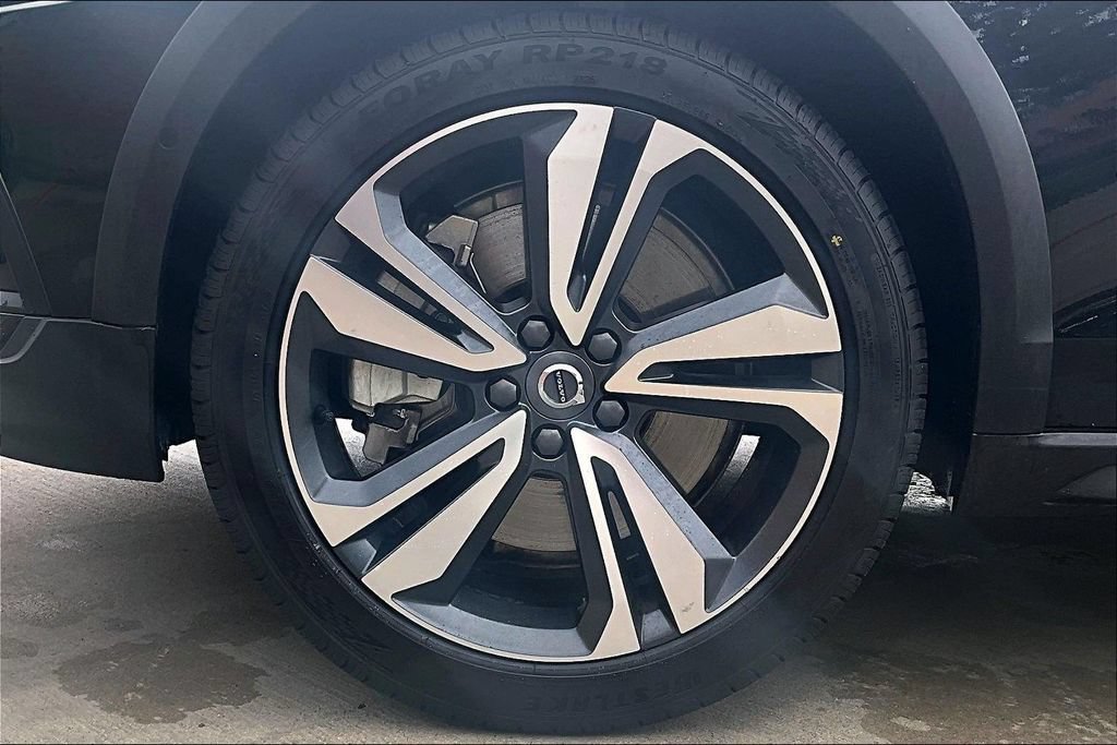 Certified 2025 Volvo V60 B5 Cross Country Plus AWD/4WD image 11