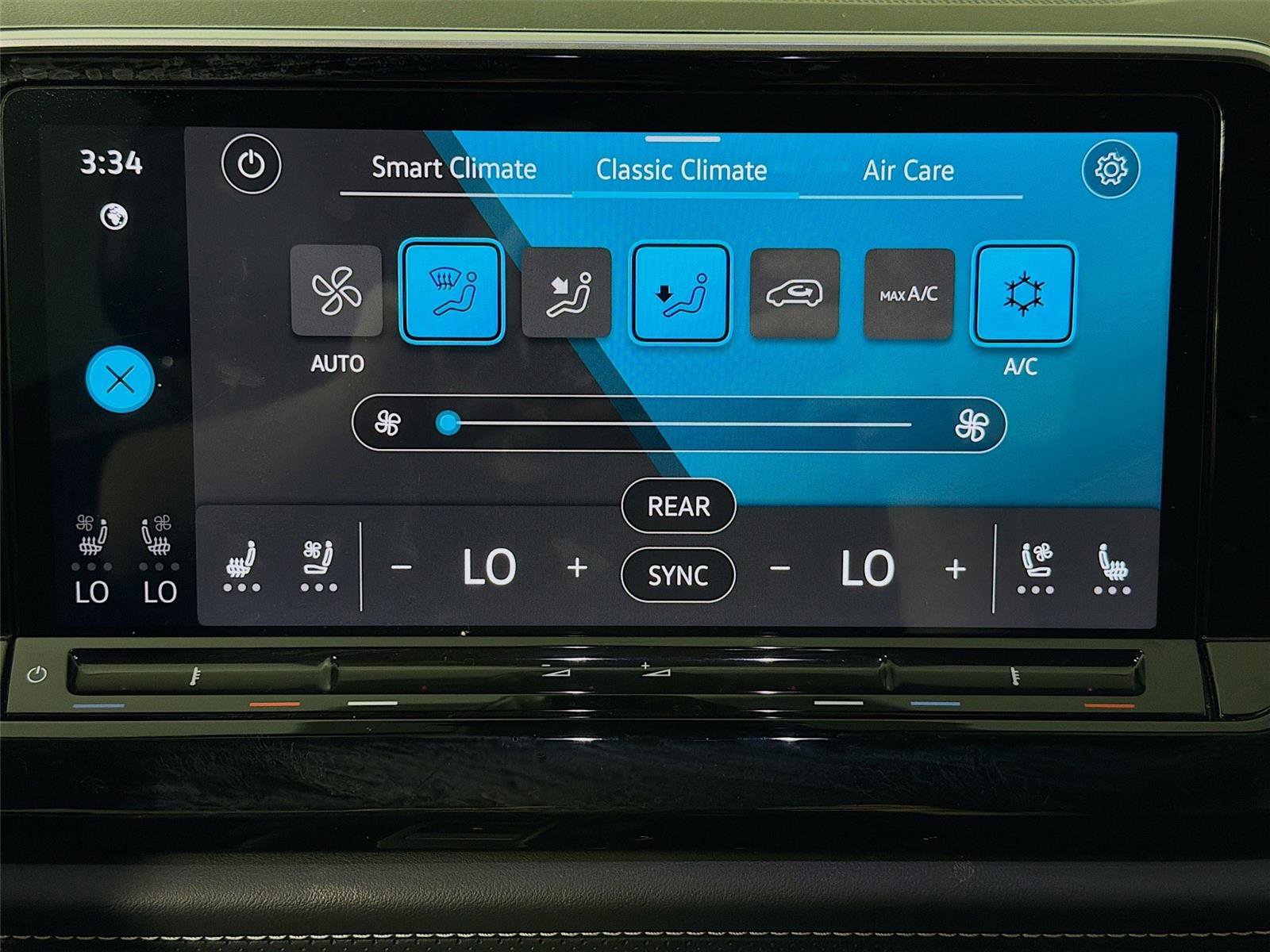 Used 2024 Volkswagen Atlas SE image 16