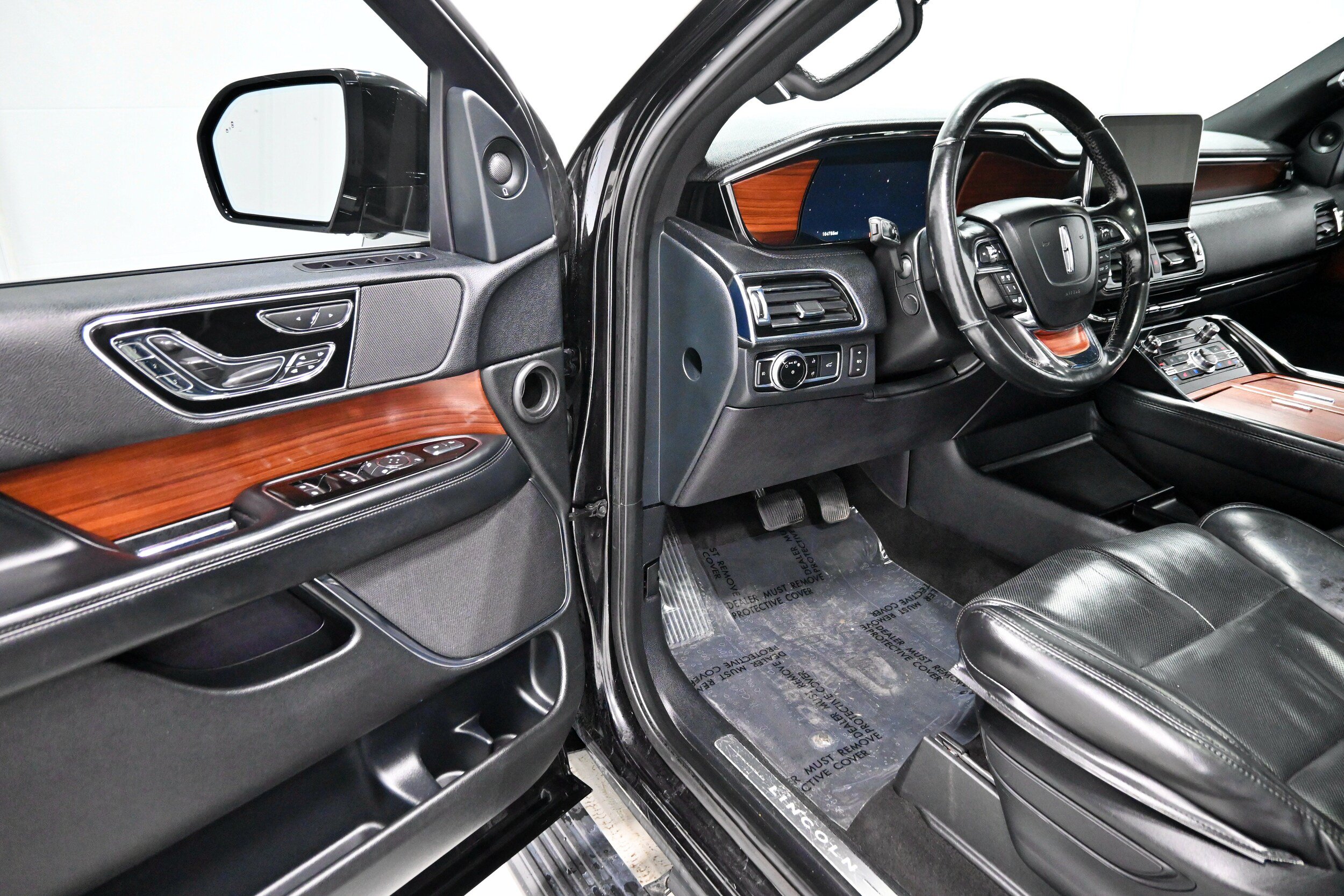 Used 2021 Lincoln Navigator Reserve AWD/4WD image 4