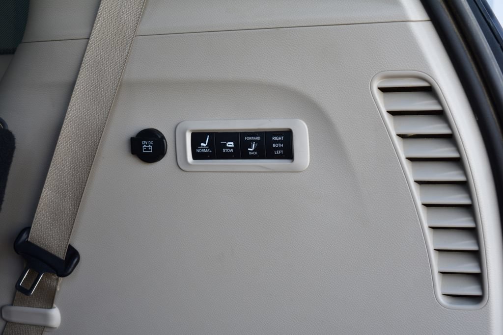 Used 2020 Chrysler Pacifica Limited FWD image 26