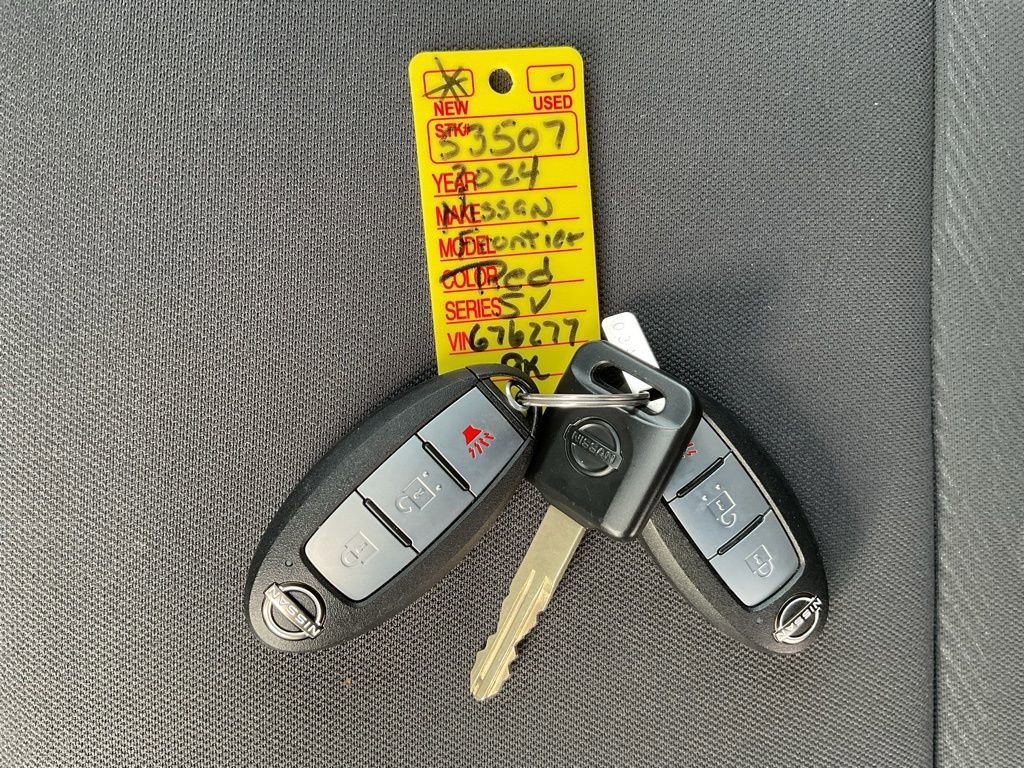 Used 2024 Nissan Frontier SV image 22