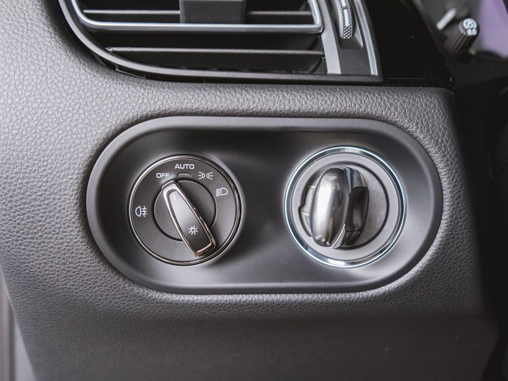 New 2025 Porsche Macan image 20