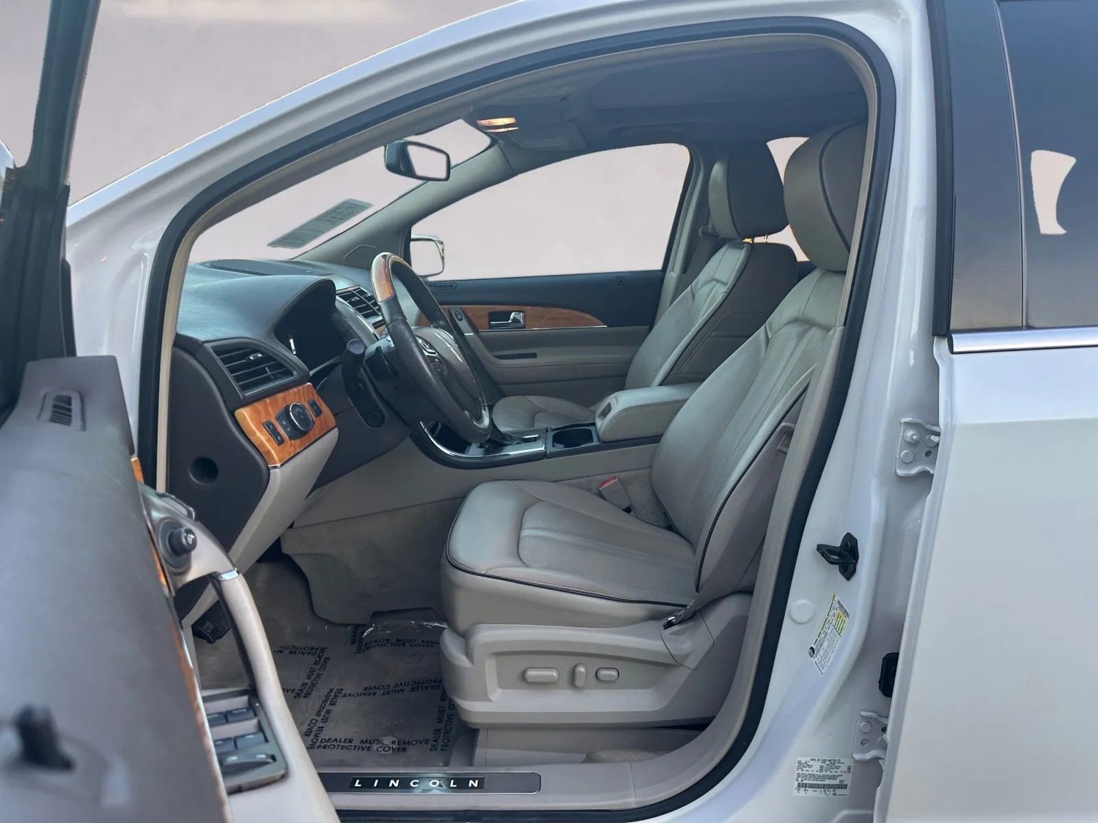 Used 2015 Lincoln MKX FWD w/ Equipment Group 102A image 11