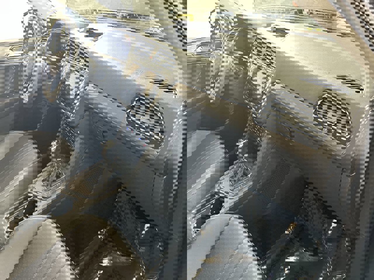 Used 2024 Volkswagen Tiguan Wolfsburg Edition image 27