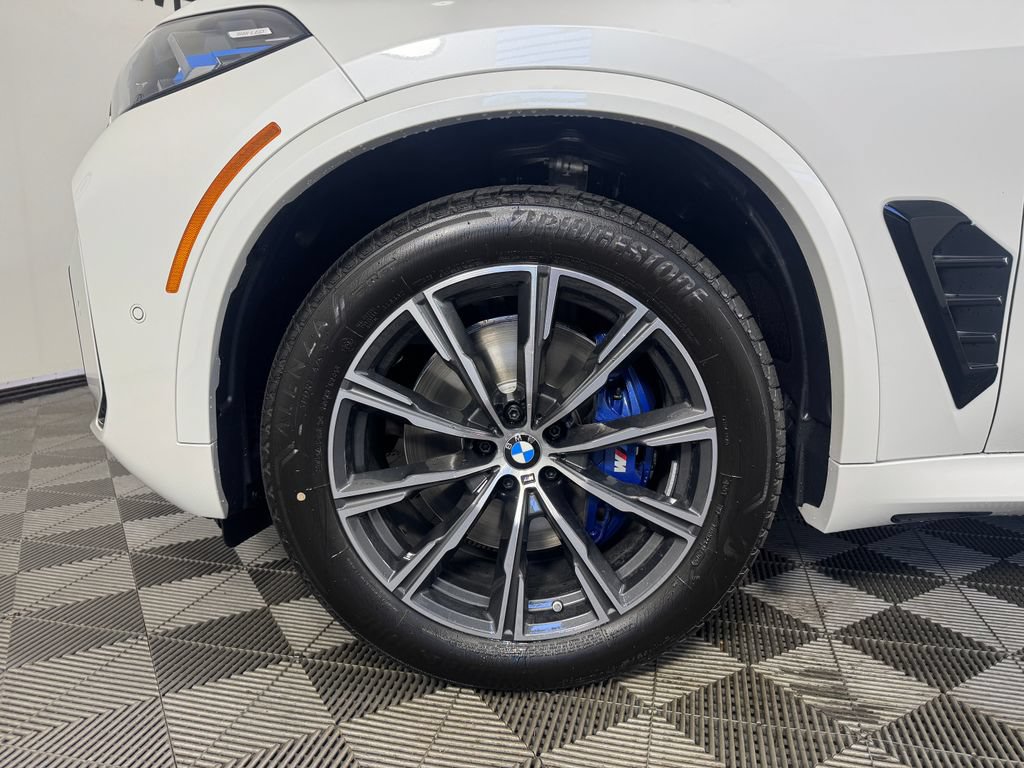 New 2026 BMW X5 xDrive40i w/ M Sport Package AWD/4WD image 10