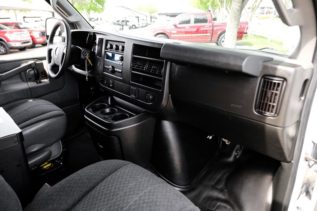 Used 2021 GMC Savana 2500 w/ Driver Convenience Package image 9