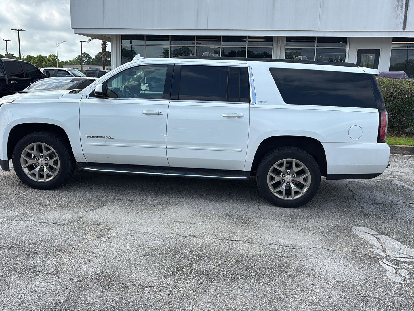 Used 2019 GMC Yukon XL SLT w/ Open Road Package RWD image 4
