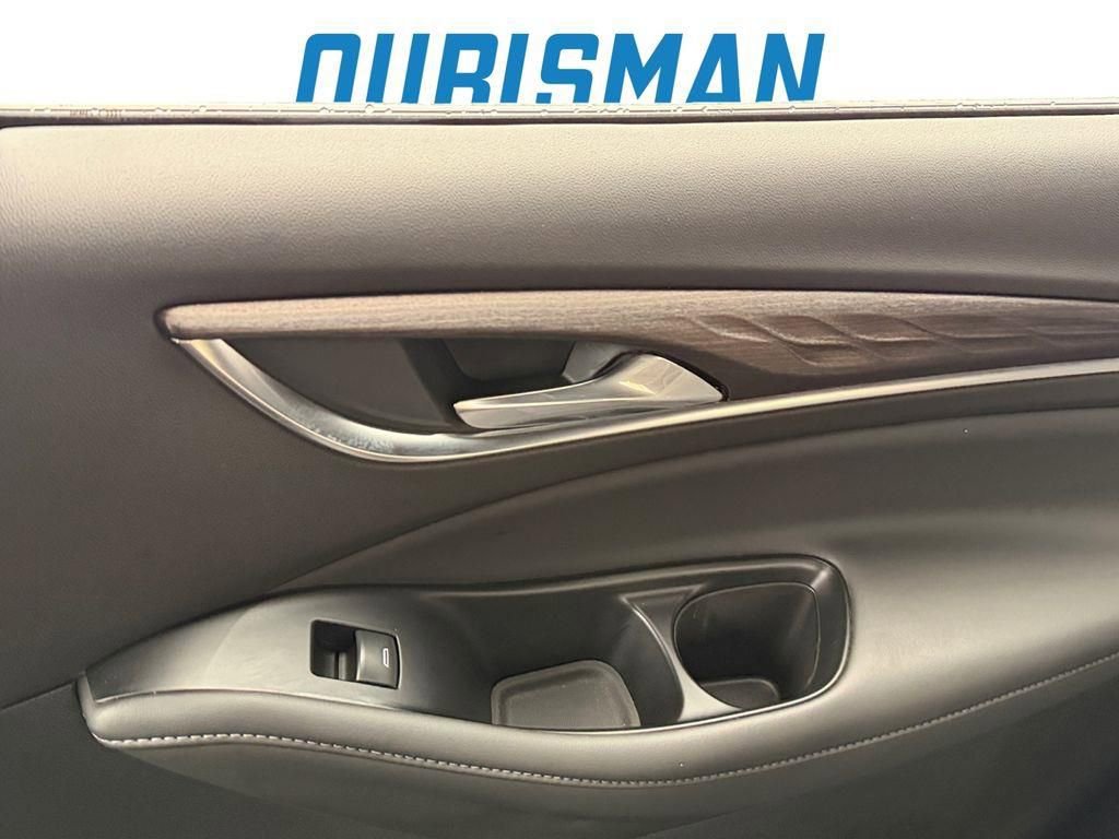 Used 2022 Buick Enclave Avenir w/ Avenir Technology Package image 24