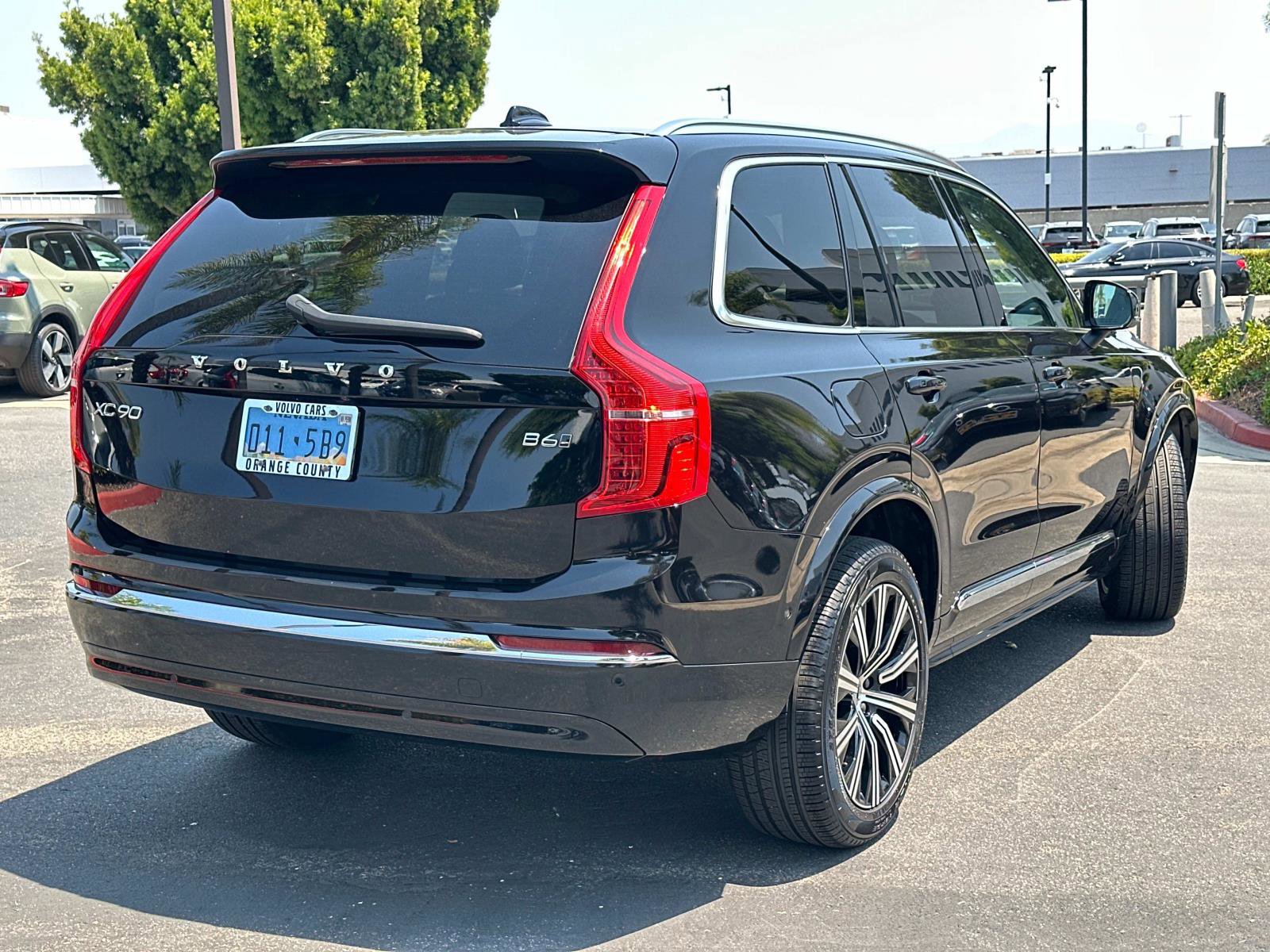 Certified 2025 Volvo XC90 B6 Plus image 4