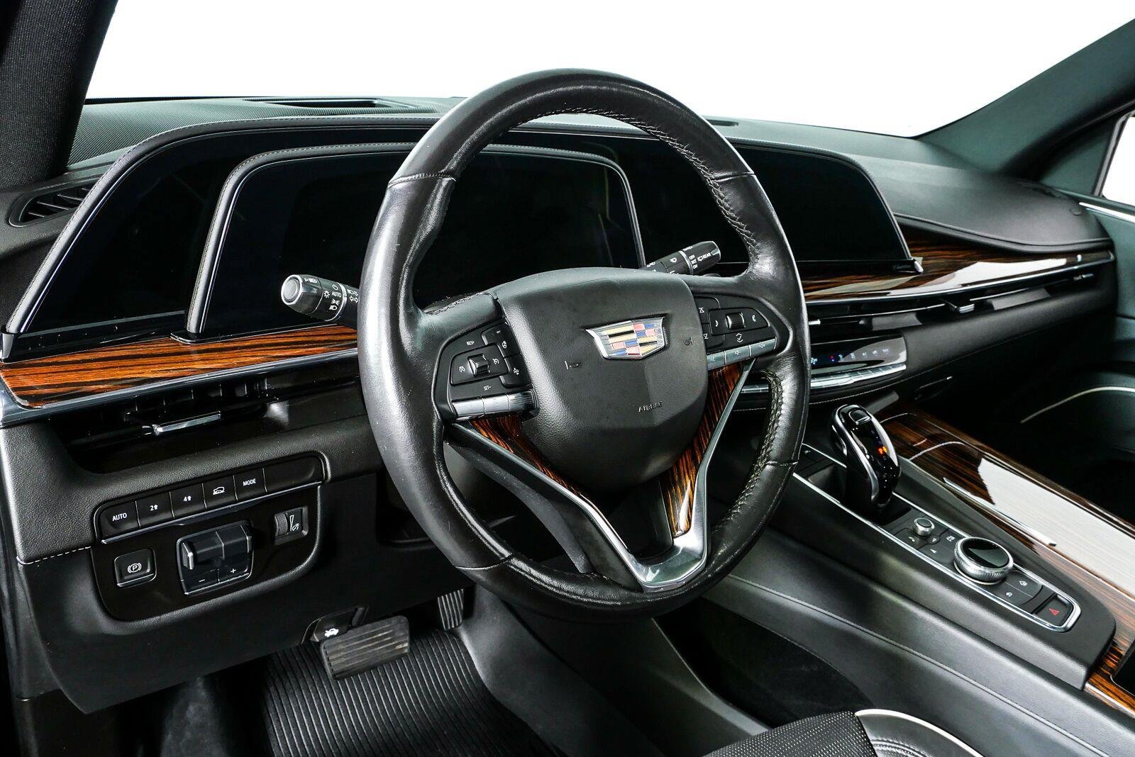 Used 2021 Cadillac Escalade Premium Luxury AWD/4WD image 4
