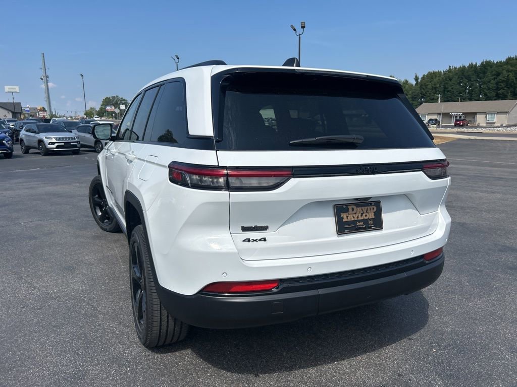 New 2025 Jeep Grand Cherokee Laredo image 6