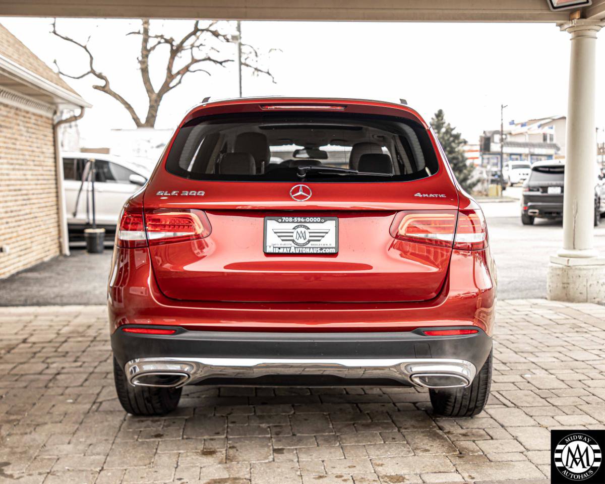 Used 2018 Mercedes-Benz GLC 300 4MATIC w/ Premium Package image 25