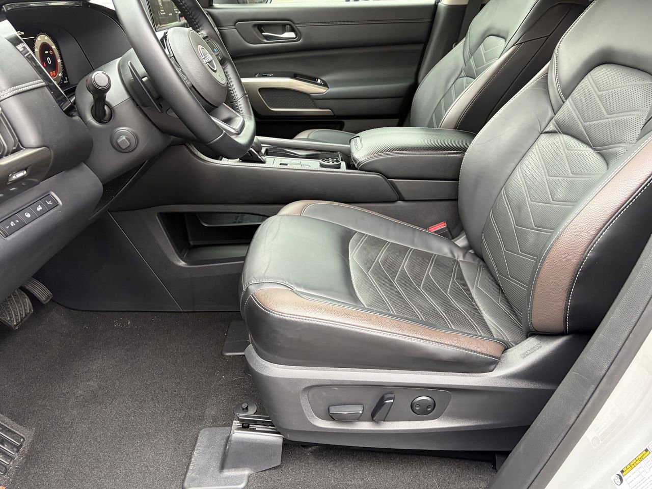 Certified 2023 Nissan Pathfinder Platinum image 27