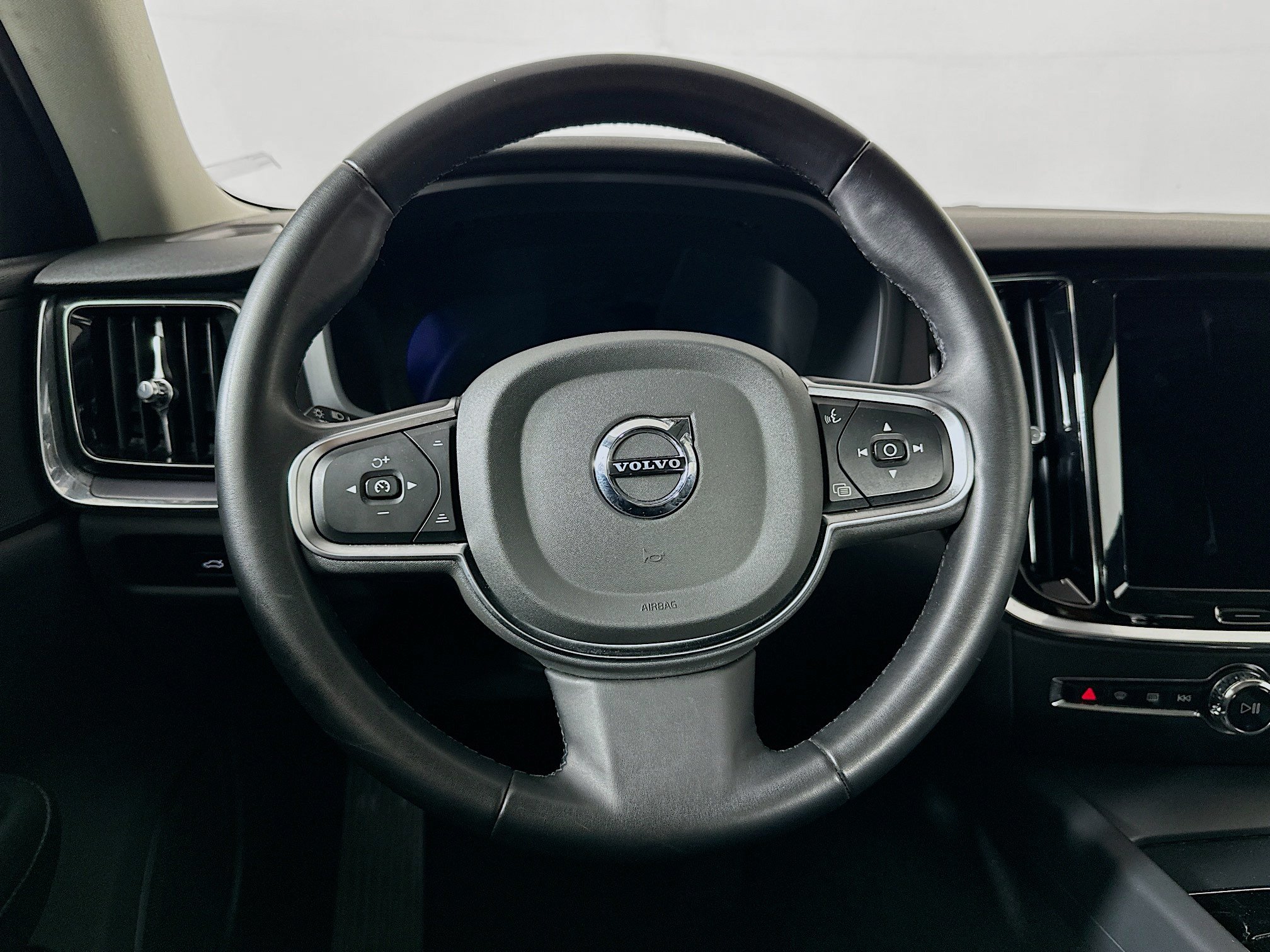 Used 2024 Volvo S60 B5 Core FWD image 18