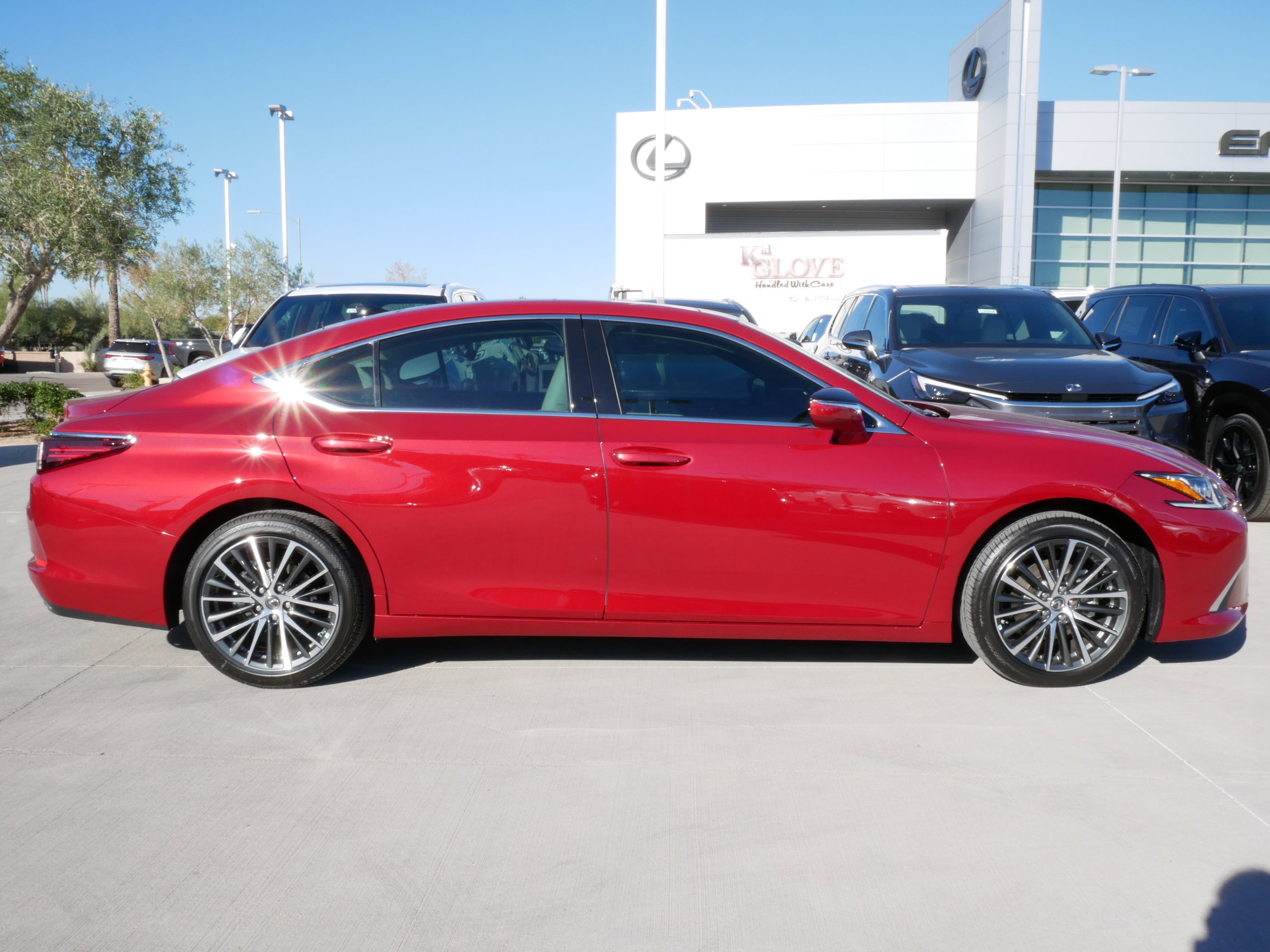 New 2025 Lexus ES 350 w/ Premium Package image 9