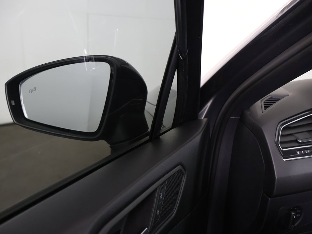 Used 2019 Volkswagen Tiguan SEL Premium R-Line image 32