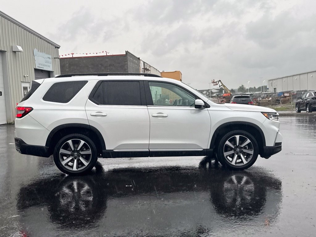Certified 2025 Honda Pilot Elite image 8
