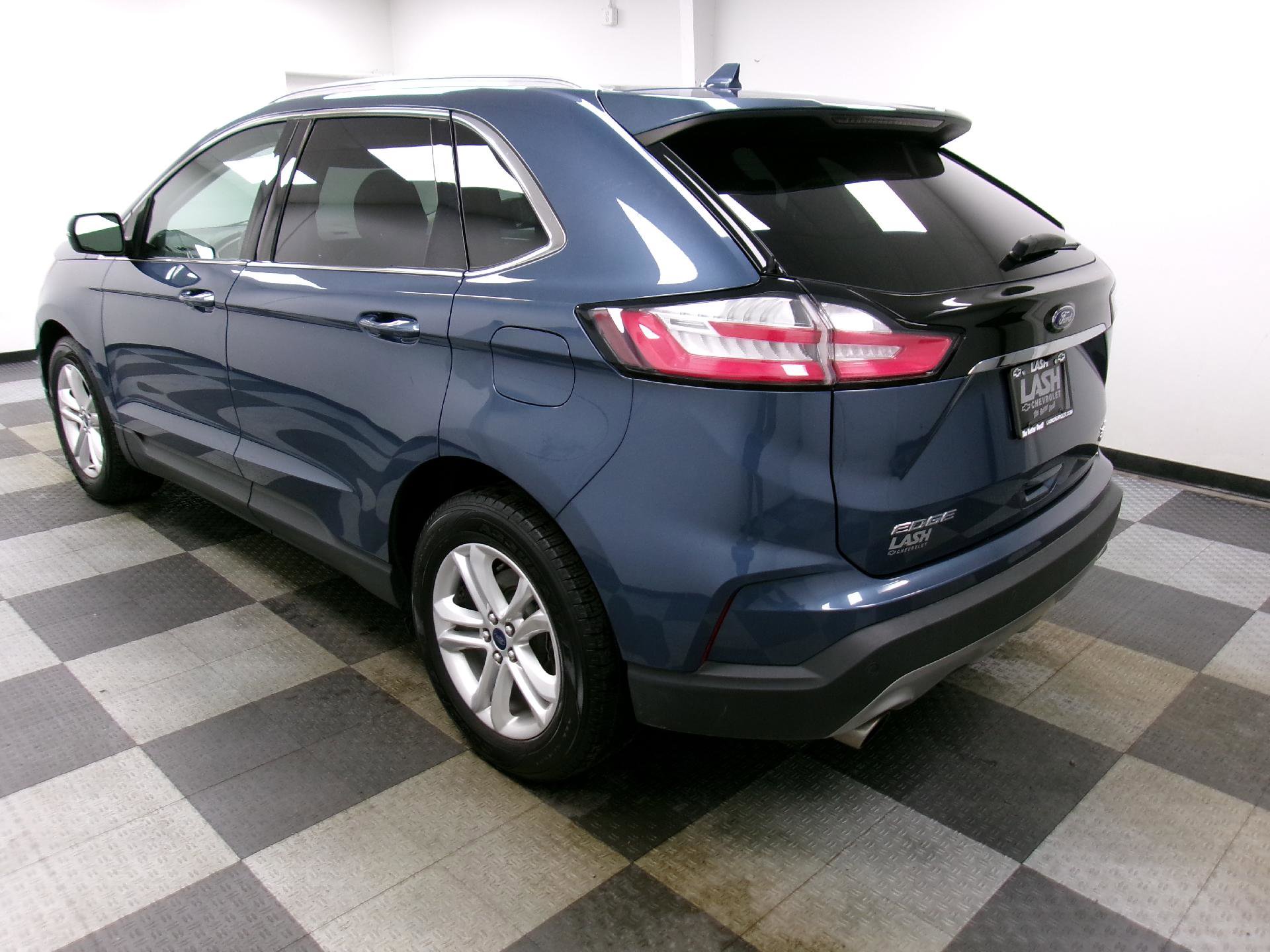 Used 2019 Ford Edge SEL w/ Equipment Group 201A image 2