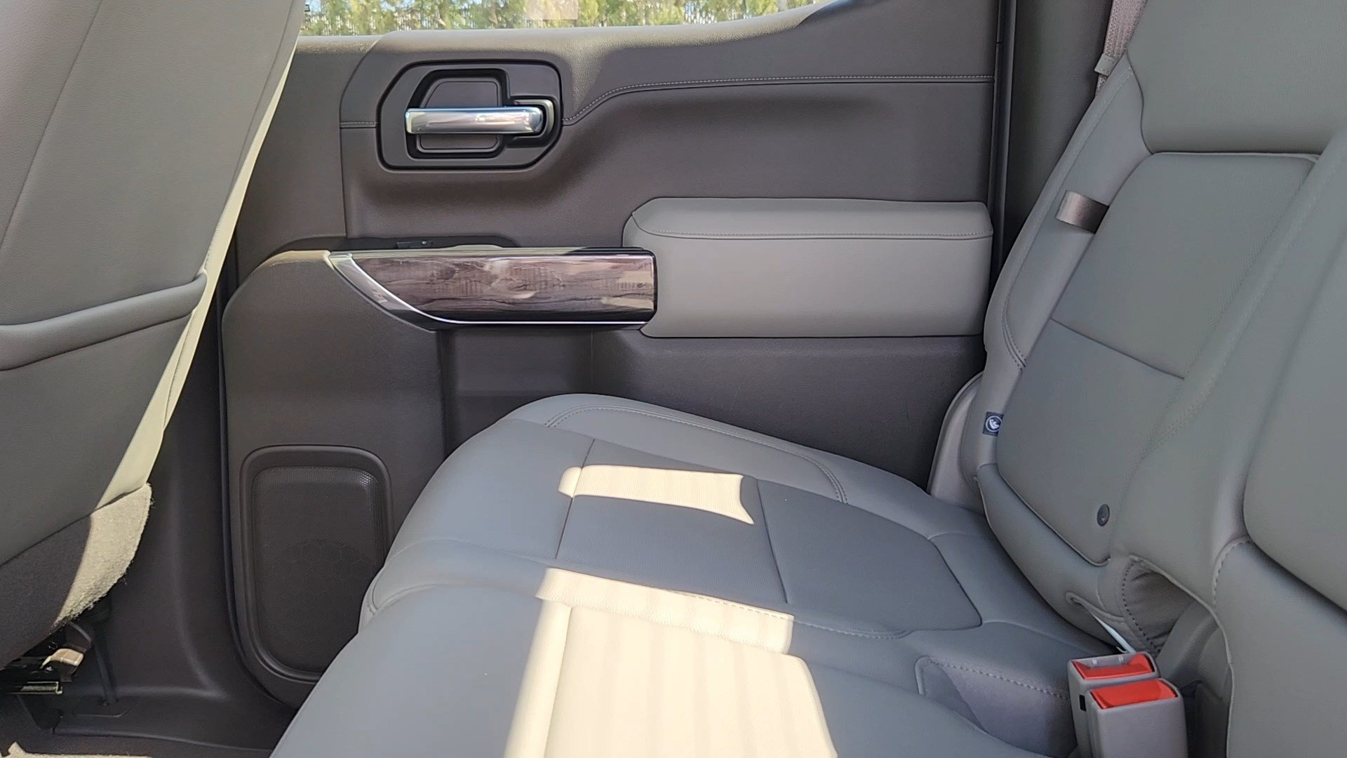 Used 2020 Chevrolet Silverado 1500 LTZ w/ Z71 Off-Road Package AWD/4WD image 16