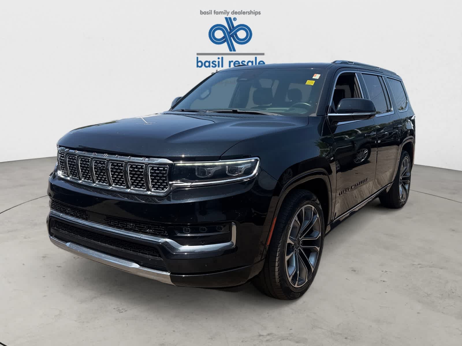Used 2023 Jeep Grand Wagoneer Series III AWD/4WD image 2
