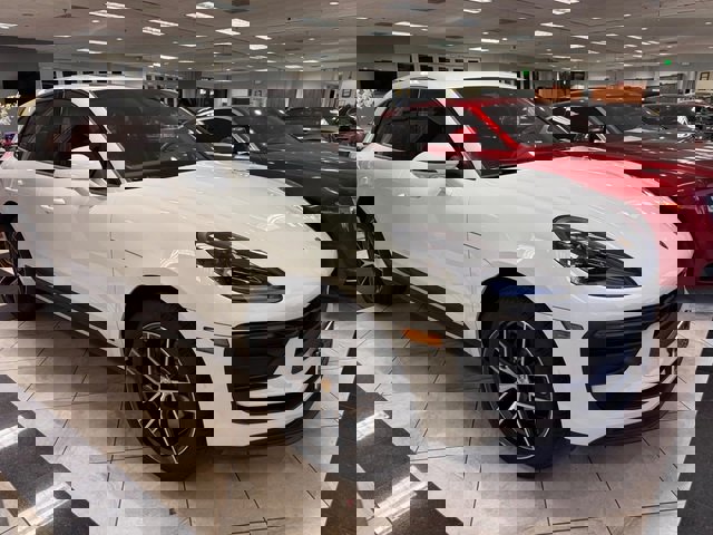 Used 2025 Porsche Macan image 1
