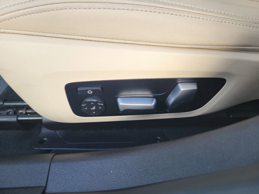 Used 2021 BMW 330i xDrive Sedan w/ Premium Package image 19